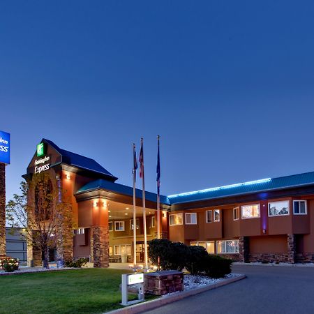 Holiday Inn Express Red Deer By Ihg Екстериор снимка
