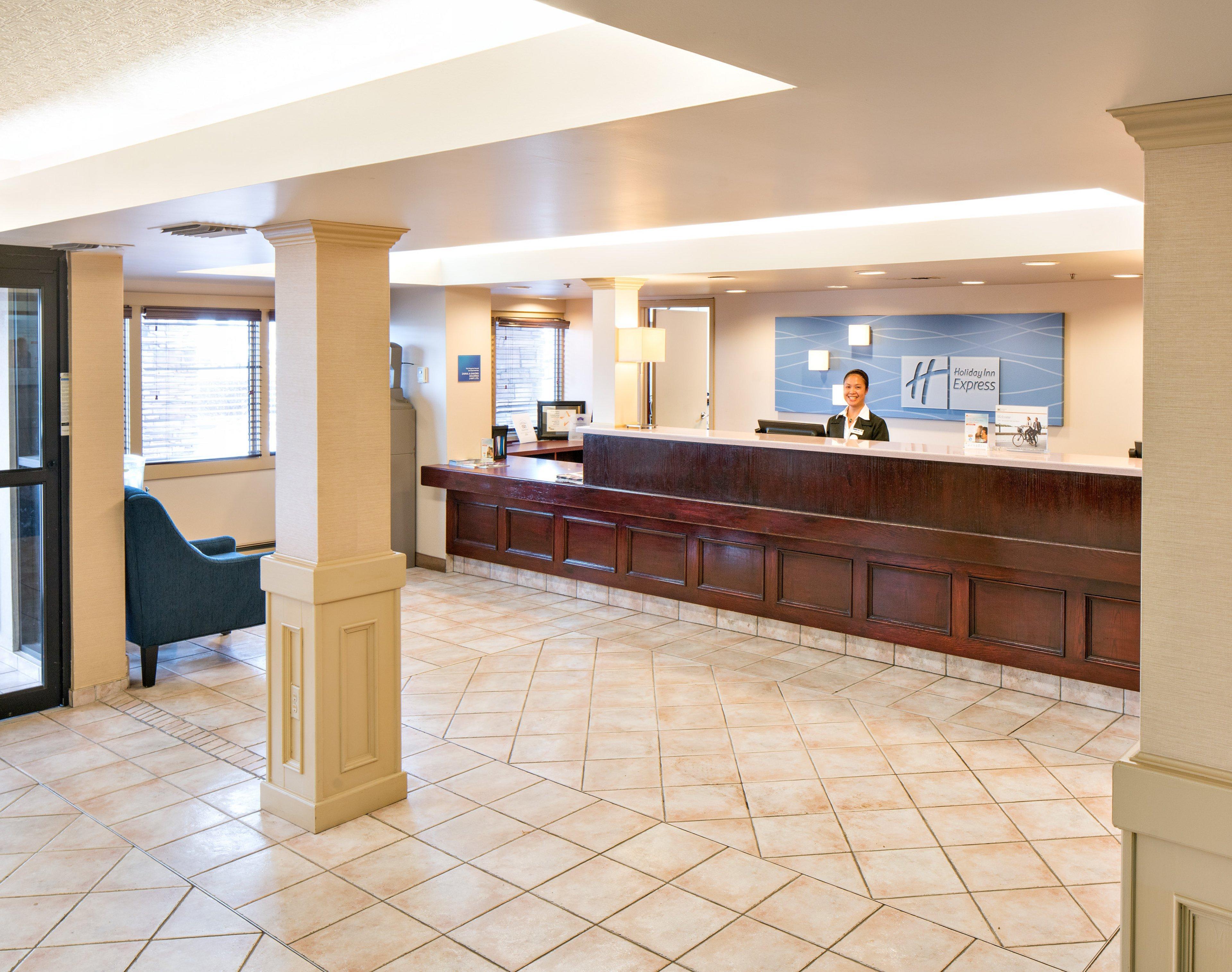 Holiday Inn Express Red Deer By Ihg Екстериор снимка