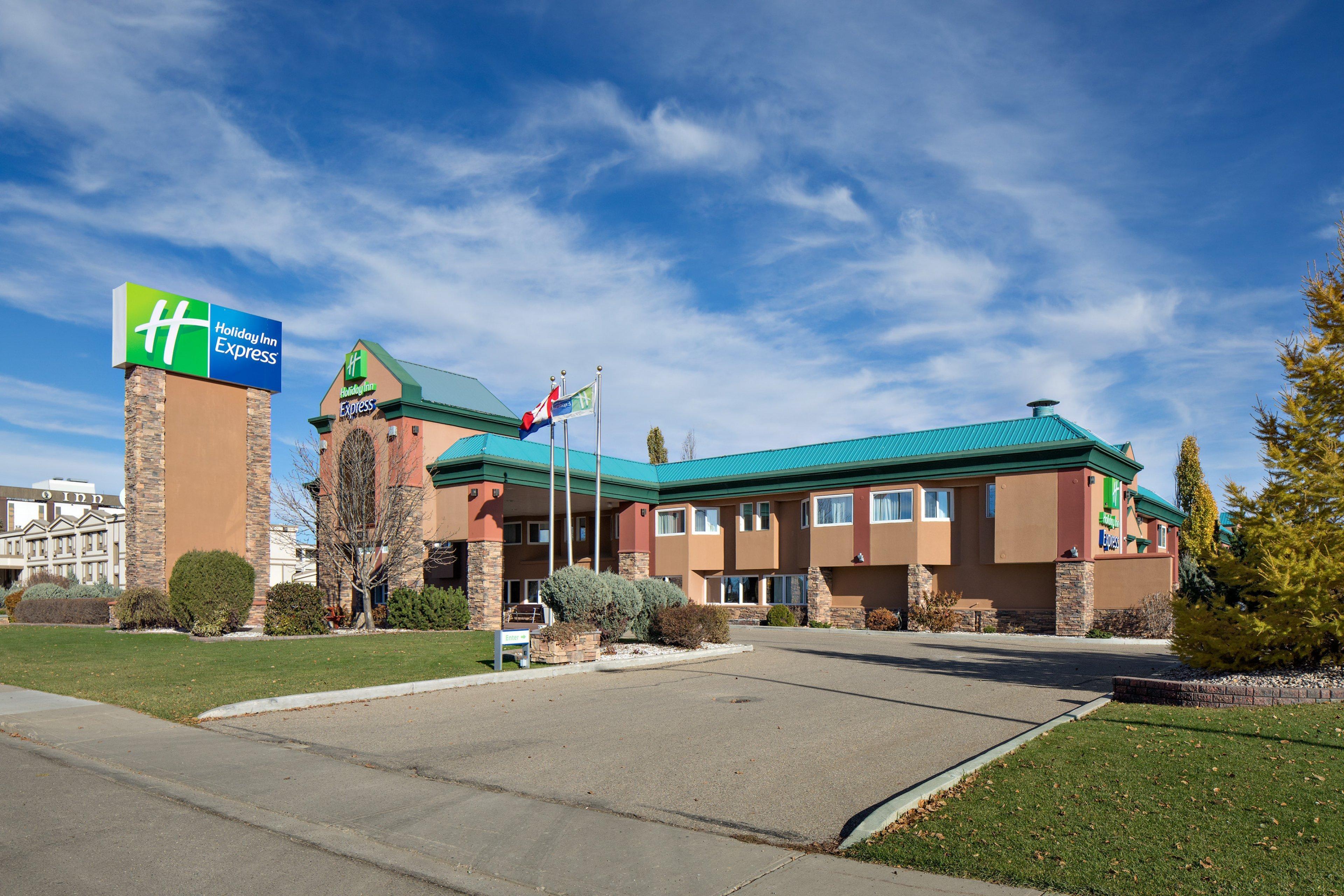 Holiday Inn Express Red Deer By Ihg Екстериор снимка