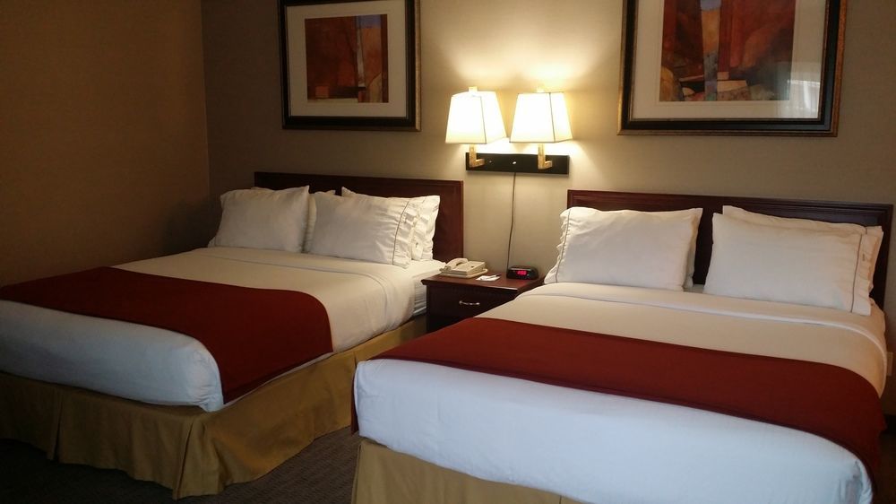 Holiday Inn Express Red Deer By Ihg Екстериор снимка