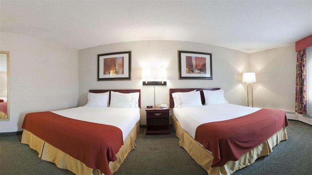 Holiday Inn Express Red Deer By Ihg Екстериор снимка