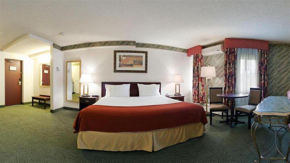 Holiday Inn Express Red Deer By Ihg Екстериор снимка